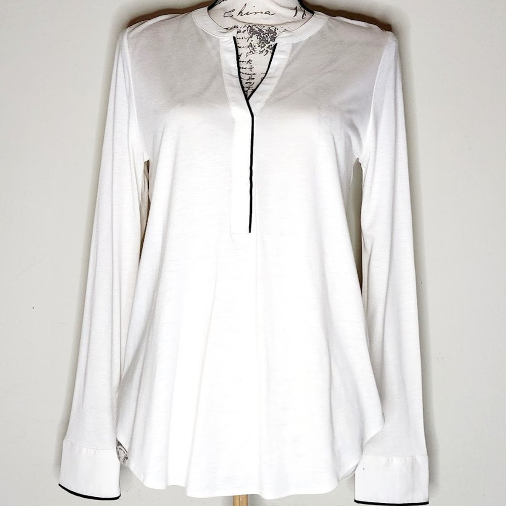 Ann Taylor Petite long sleeve blouse w/Black trims Size SP - NEVER W0RN